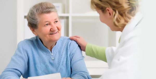 Женщинам старше 50-ти лет необходимо регулярно сдавать кровь на анализ