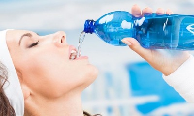 Выясняем можно ли пить воду после тренировки?